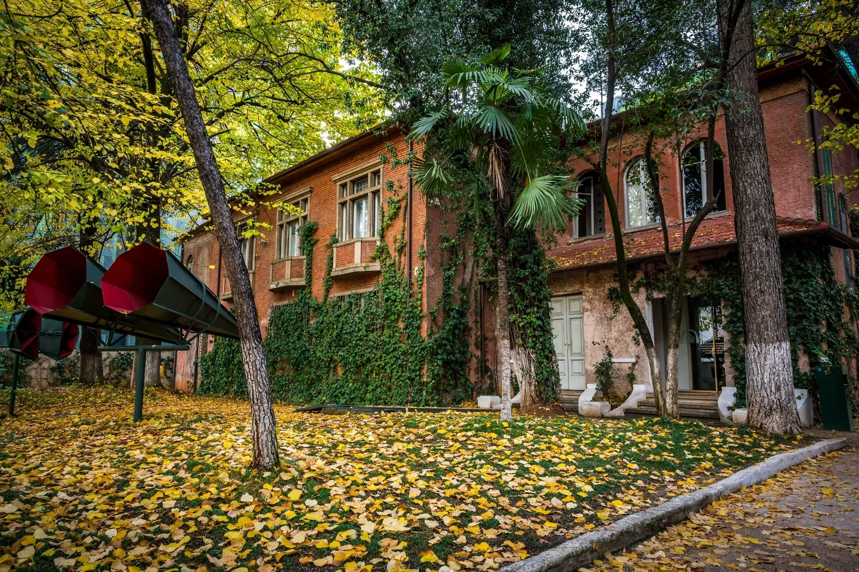 Spiti_Fyllon_Tirana