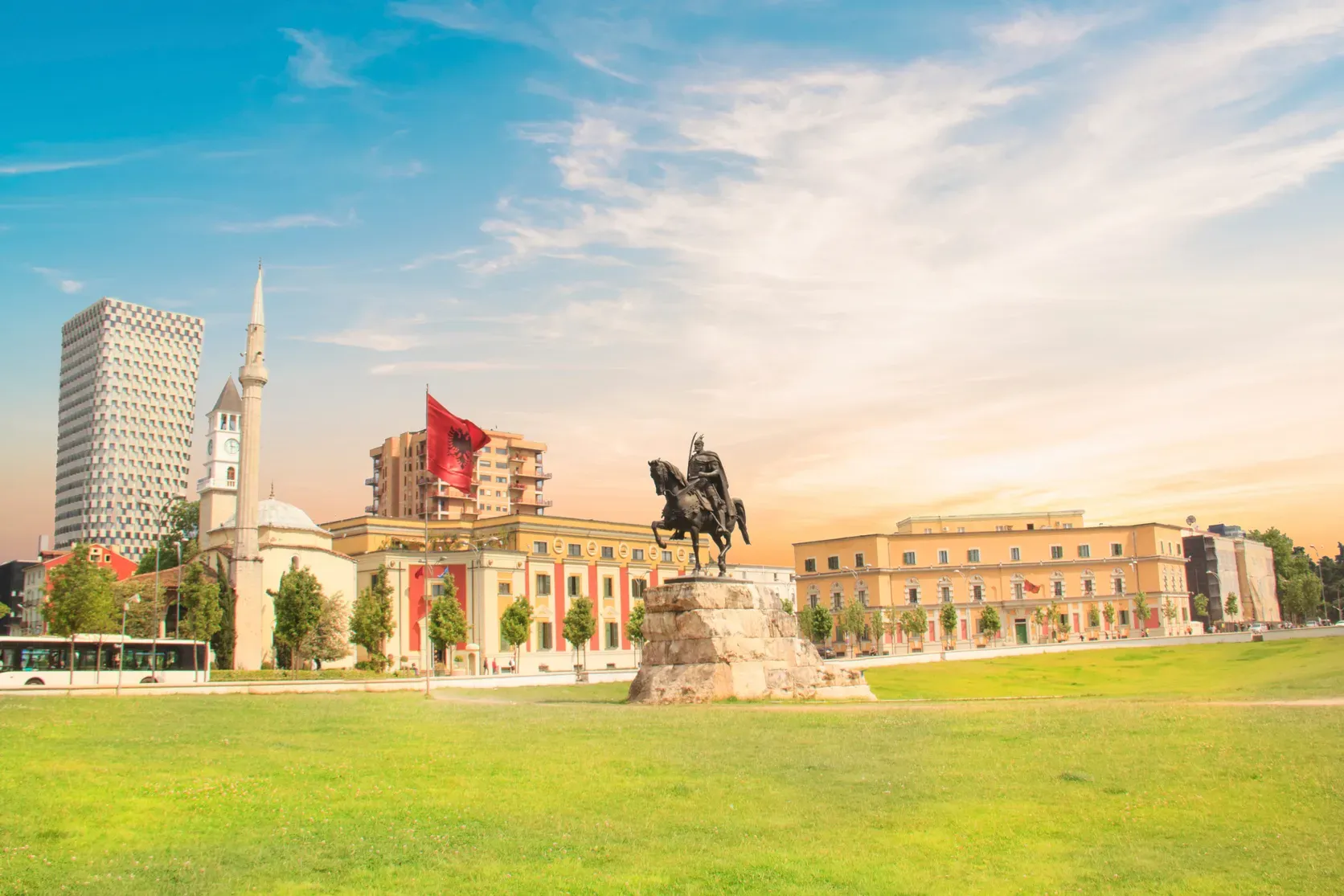 Plateia_Tirana