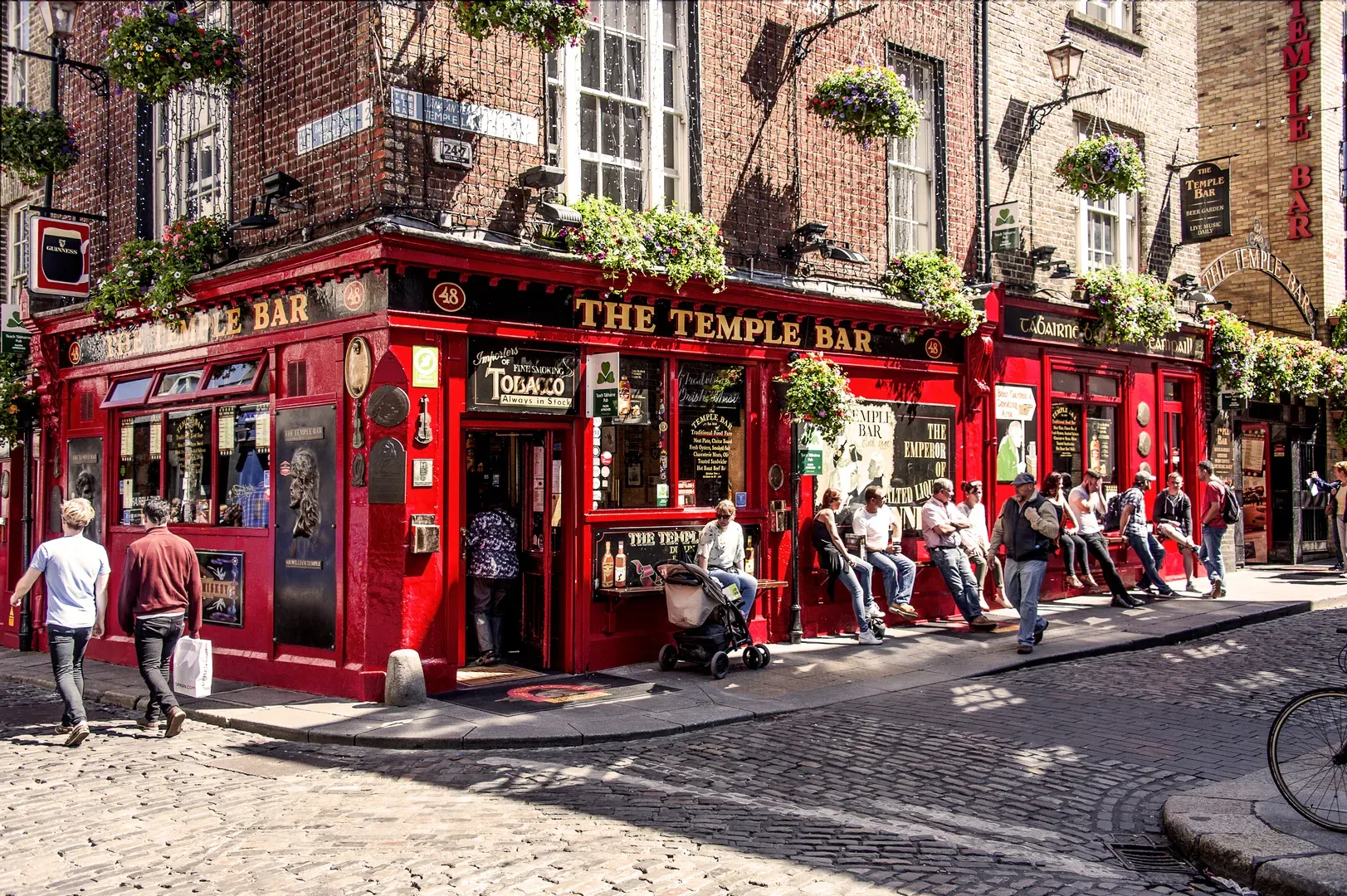 douvlino_temple_bar