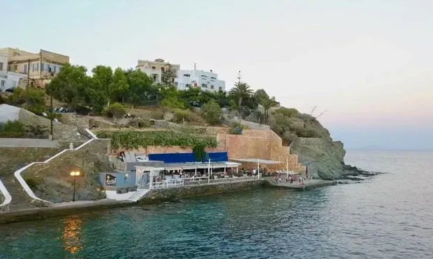 Μπαρ Αστέρια, Σύρος