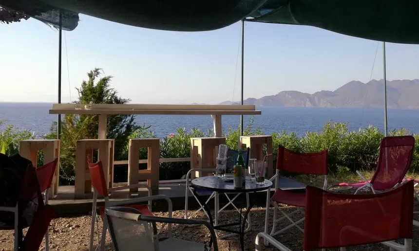 Cantinais bar, Τριζίνα