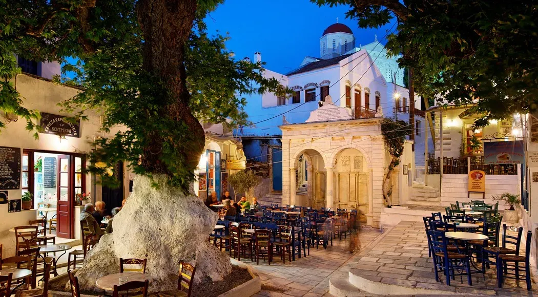 Στην Τήνο για περιήγηση σε γραφικά χωριά