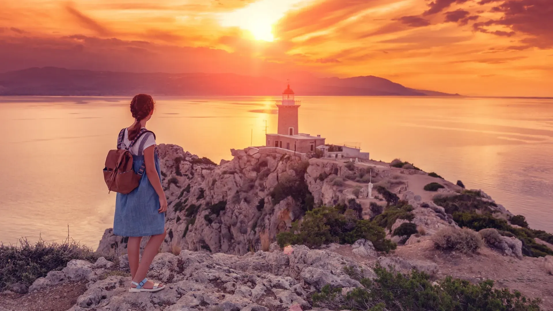 Λουτράκι: Στον Φάρο Μελαγκάβι για το ωραιότερο ηλιοβασίλεμα στον Κορινθιακό