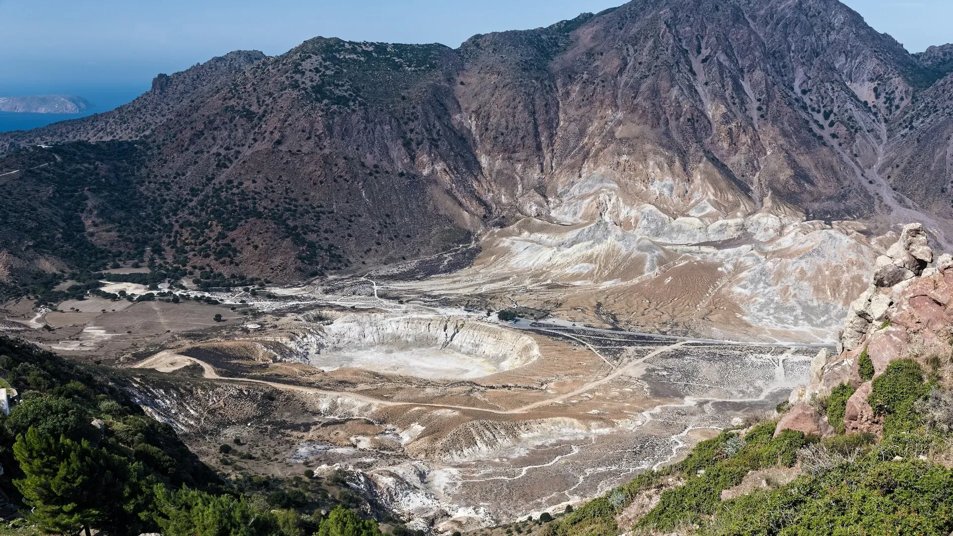 Nisyros: Holidays on the island of wild beauty and tranquility