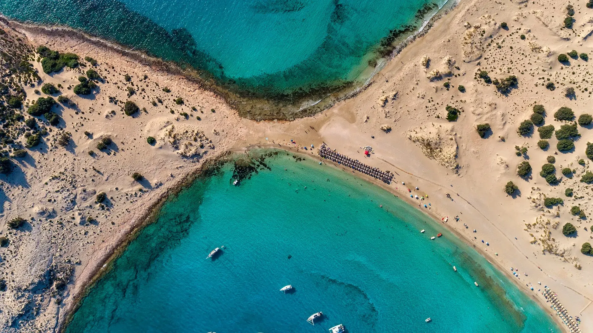 Αυτές είναι οι πιο εντυπωσιακές «δίδυμες» παραλίες της Ελλάδας