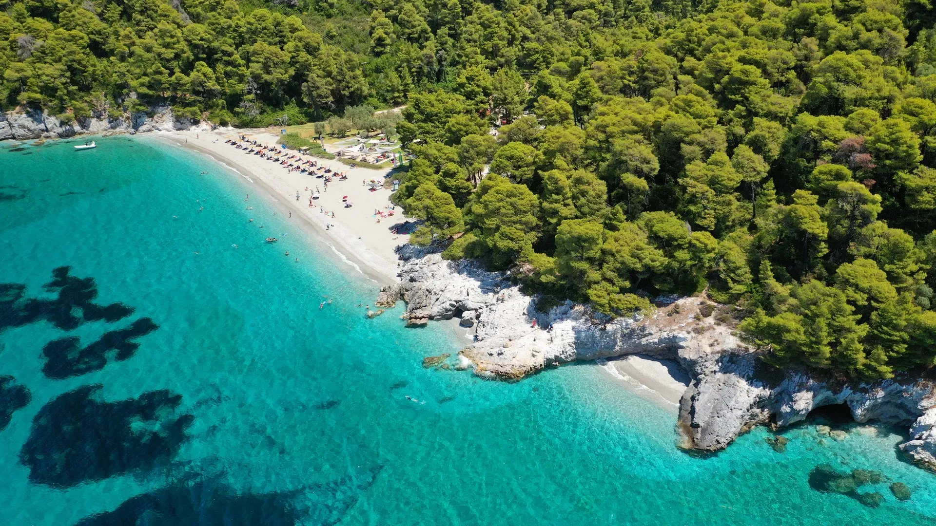 Σκόπελος: Το γαλαζοπράσινο όνειρο του καλοκαιριού