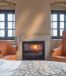 Moni Emvasis Luxury Suites