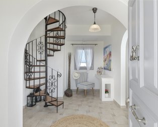 Hemera Holiday Home villa in Santorini: Ονειρεμένες διακοπές σε μια εντυπωσιακή κυκλαδίτικη βίλα