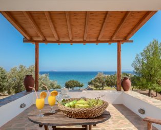 Theonis Villas: Γαλήνιες διακοπές στη Νάξο