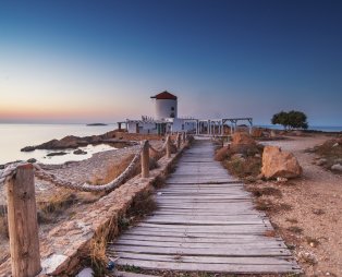 Σκύρος: Το πιο παρεξηγημένο νησί των Σποράδων που πρέπει να βάλετε στo πρόγραμμά σας