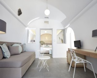 Volcano View Hotel: Μαγευτικές διακοπές στη Σαντορίνη με θέα την καλντέρα