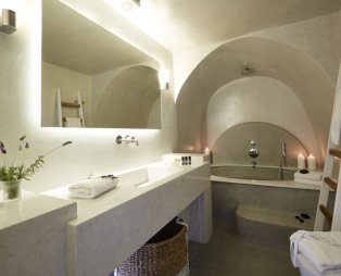 Volcano View Hotel: Μαγευτικές διακοπές στη Σαντορίνη με θέα την καλντέρα