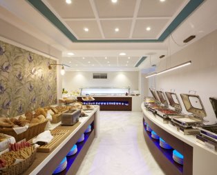 Volcano View Hotel: Μαγευτικές διακοπές στη Σαντορίνη με θέα την καλντέρα