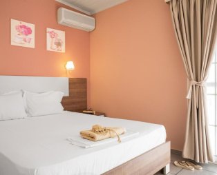 Ouzas Luxury Hotel