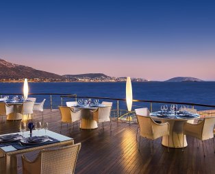 Grand Resort Lagonissi: Απόδραση στον παράδεισο της Αθηναϊκής Ριβιέρας