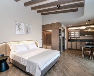 Terra Hélios Suites & Studios