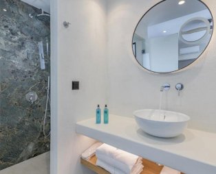 Nove Milos Luxury