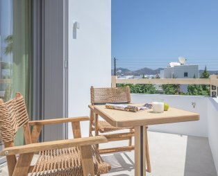 Nove Milos Luxury