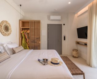 Nove Milos Luxury
