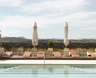 Divani Corfu Palace: Μαγευτικά ηλιοβασιλέματα, άνεση και γαλήνη