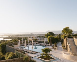 Divani Corfu Palace: Μαγευτικά ηλιοβασιλέματα, άνεση και γαλήνη