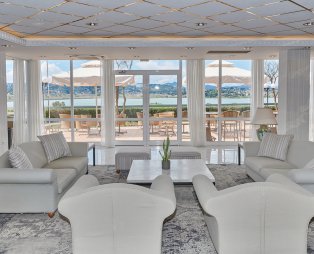 Divani Corfu Palace: Μαγευτικά ηλιοβασιλέματα, άνεση και γαλήνη