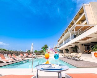 Divani Corfu Palace: Μαγευτικά ηλιοβασιλέματα, άνεση και γαλήνη