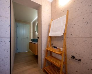 The Lemon Tree House: A quiet residence in the heart of Fira