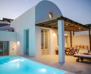 Thimari Lodge: Η κυκλαδίτικη αρχιτεκτονική συναντά τη σύγχρονη ματιά στη Σαντορίνη