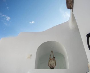 Villa Orpheus Santorini: Oνειρική διαμονή σε μια παραδοσιακή κατοικία της Σαντορίνης