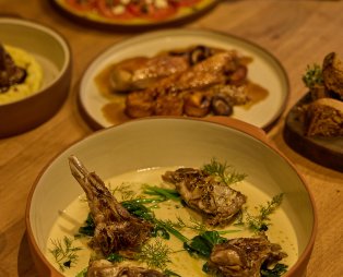 Petra Restaurant: Η γαστρονομική καρδιά του Sun Aeriko στην Τήνο