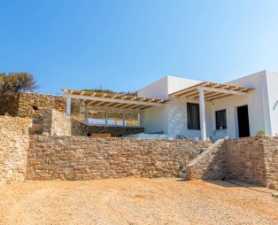 Rockaine Suites: Luxury διαμονή στην Τήνο με θέα το Αιγαίο