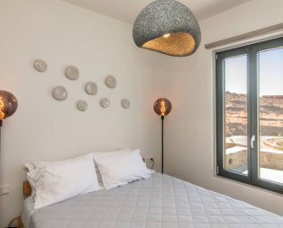 Rockaine Suites: Luxury διαμονή στην Τήνο με θέα το Αιγαίο