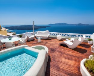 Athina Luxury Suites: Ζήστε την πολυτέλεια στη Σαντορίνη