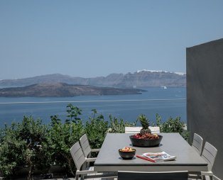 Melidonia Suites: A tranquil oasis of relaxation in Santorini