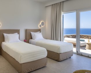 Cavo Fregada Syros: Χαλάρωση και ηρεμία με απαράμιλλη θέα στη θάλασσα