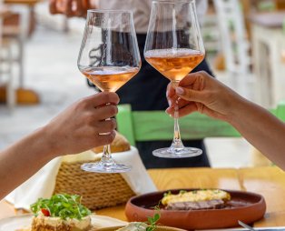 Χορεύτρα: Authentic Tinian cuisine in an idyllic setting