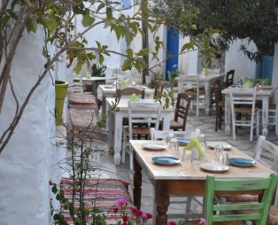 Χορεύτρα: Authentic Tinian cuisine in an idyllic setting