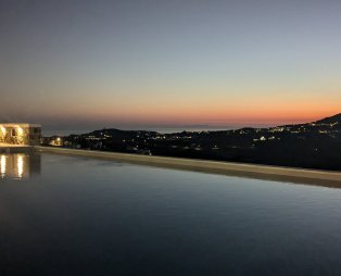 Thronos Suites: Μια γαλήνια όαση στην Άνω Μερά της Μυκόνου