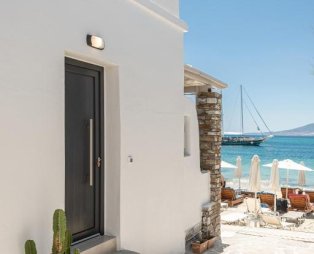 Cactus Suite: Seafront escape in Agia Anna Naxos