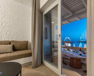 Cactus Suite: Seafront escape in Agia Anna Naxos