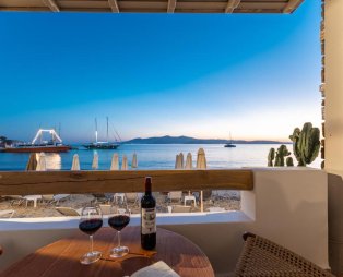 Cactus Suite: Seafront escape in Agia Anna Naxos