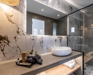 Cactus Suite: Seafront escape in Agia Anna Naxos