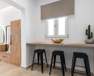 Cactus Suite: Seafront escape in Agia Anna Naxos