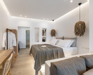 Cactus Suite: Seafront escape in Agia Anna Naxos