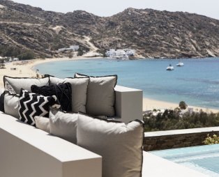 Hideout Suites: Luxury accommodation in Ios with views of Mylopotas