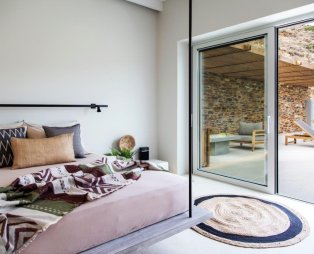 Hideout Suites: Luxury accommodation in Ios with views of Mylopotas