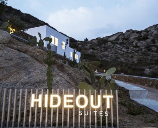 Hideout Suites: Luxury accommodation in Ios with views of Mylopotas