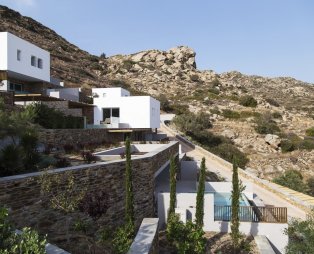 Hideout Suites: Luxury accommodation in Ios with views of Mylopotas