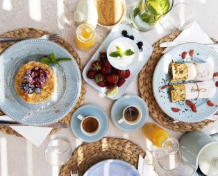 Hideout Suites: Luxury accommodation in Ios with views of Mylopotas